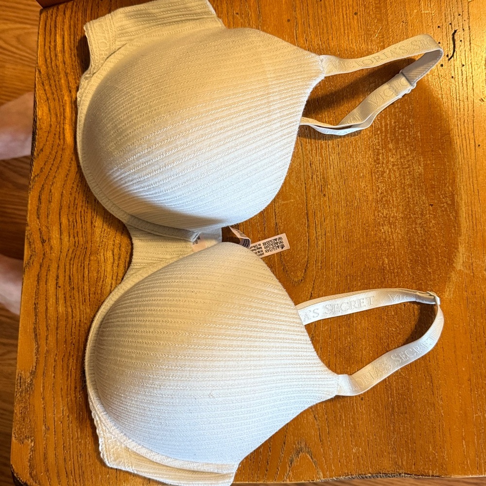 Victoria's Secret Cream Bra